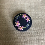 小花の刺繍ヘアゴム