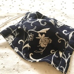 大人用　夏用マスク　お花の刺繍入り