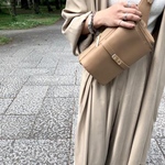 スムースレザーボディーバッグ　（ベージュ×金具ゴールド）