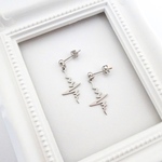 心電図のシンプルピアス/イヤリング