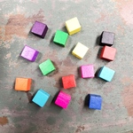 【約15×15mm  20個】ペイントウッドビーズ キューブ カラフルカラーアソート 貫通