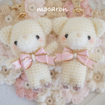 おめかし♡くまちゃん (ミルク色) あみぐるみキーホルダー