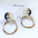 2way ビジュー✨レジン ネイビー×白 リング ネジバネイヤリング / 蝶バネクリップ