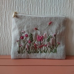 ぼたんいろの花の庭刺繍フラットポーチ