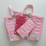 K様専用　リボンも可愛い♡くまステッチパステルPink×お花とリボン×レース付き持ち手の2点セット＋紐カバー