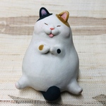 おもちボディなお座り三毛ねっこの置物( ｀👅´ )②