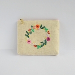 可愛い花の刺繍のポーチ