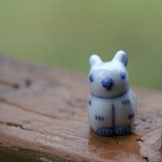 磁器製の小さな小さなウサギの置物（Porcelain Figurine of a Tiny Rabbit）