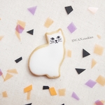 お座り猫　Icing cookie brooch 