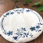 クレマチスが踊る刺繍のポットマット/藍色