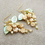 薔薇の花束　シェルの揺れるピアス/イヤリング