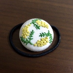 刺繍　ミモザのお花　くるみボタン　ヘアゴム