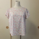 【ゆ様からのオーダーのお品】リバティ《フェリシテ》花びらスリーブブラウス