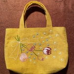 リネン　カラシ色　チューリップ手刺繍バッグ