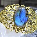 ラブラドライト(約24ミリ×約15ミリ)のバングル