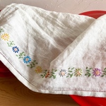 手刺繍リネンのクロス