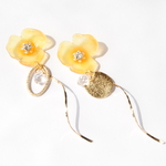 レモンカラーのお花　ピアス/イヤリング