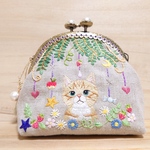 刺繍がま口ポーチ 〜不思議の森の猫〜