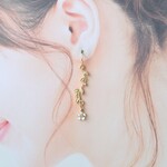 ボタニカルのリーフAと白い小花（勿忘草）♡ピアス・イヤリング♪【K18・14kgf対応】
