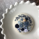刺繍のブローチ