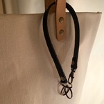 革の鍵なくさないでね。キーホルダーくろ系に