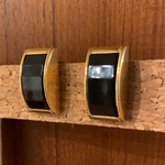 ブラック×ゴールド　ボタン　ピアス