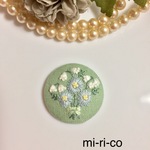 ブルーデイジーとスズランの刺繍ブローチ／ヘアゴム