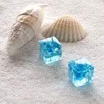 小さな海のピアス/イヤリング ハワイアンブルー