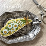 花刺繍 マーガレットのハート ビーズ縁取りバレッタ　Ⅱ