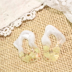 《新作✩.*˚うねうねレジン》ホワイト×イエロー/レジンピアス/イヤリング/うねうね/人気/白/黄色/ドライフラワー