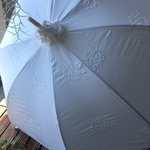 受注生産　刺繍生地からうまれた日傘　白