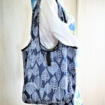 chikoyada様専用★エコバッグ　中サイズ★　お買い物・旅行に小さくたため肩掛けが出来る葉脈柄のエコバッグ