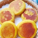 【あんこシャーピン】（豆沙南瓜馅饼）（2個入り・調理済み）「屋台の味そのまま」程よいコシのある南瓜入り生地の中に小豆餡とカボチャ餡を合わせました。