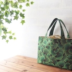 和柄のスクエア巾着バッグ　銀杏の葉っぱ柄