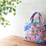 和柄のスクエア巾着バッグ　桜の和柄　ブルー