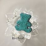 ビーズ刺繍のブローチ　-テディベア(ターコイズ)-