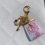 キラキラ揺れる✩.*˚パールをちりばめた花粉症キーホルダー(≧◡≦)