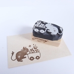 プレゼントを運ぶデグーのはんこ
