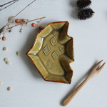 鳥の豆皿　刺し子模様　黄茶系　
