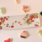 テディベア🍓赤い苺とくまさんのロングプレート「ポーセラーツ」