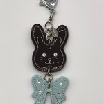 ハンドバッグ　チャーム　バッグチャーム　キーホルダー　オリジナル　ウサギエナメル　本革　スワロフスキー