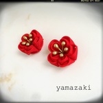 和のピアス  赤い梅