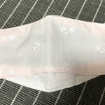 うすピンク小花柄　少し大きめ立体マスク