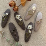 リボン刺繍 カモミールと小花のオーバルピン