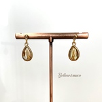 hh 小さな虹色シェルドロップのピアス
