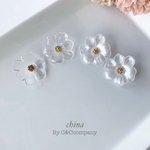 フラワー × クリア or ミストパール ピアス/イヤリング 金属アレルギー対応   大人　シンプル