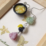 3種類の3連おにぎりとお味噌汁のピアス