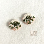ピアス／イヤリング ⚪︎◯bubbles⚪︎*.khaki.pink  ビーズ刺繍 