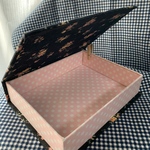 カルトナージュ作品.4 ブックタイプ　黒小花柄とパステルドットピンク