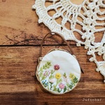 【ホワイト】ちいさなお花刺繍のかごバッグ